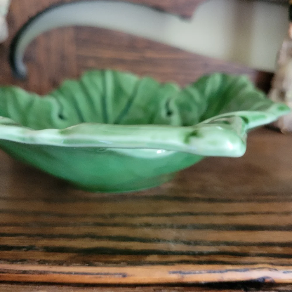 Majolica like leaf leaves bowl trinket dish